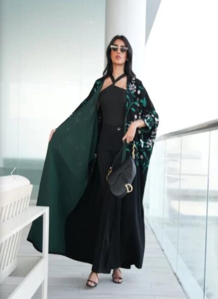 بشت اسود مطروز بخيط حرير ملون