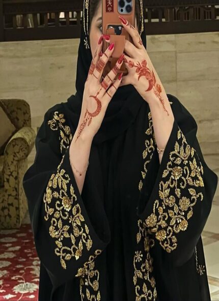 عباية ملكية سوداء بشك يدوي ذهبي